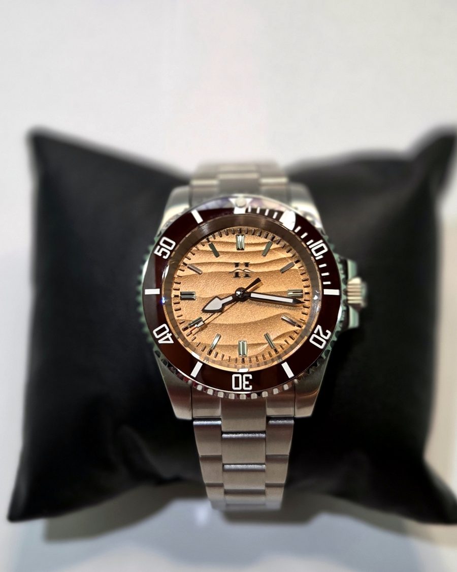 Highland diver with a sand-dune dial